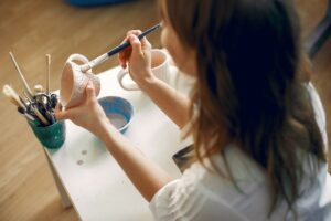 Waarom keramiek schilderen perfect is als me-time